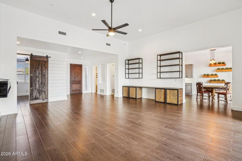 9-web-or-mls-E Mark Ln-S2301-009