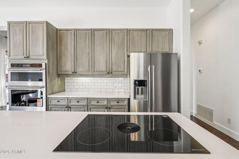 18-web-or-mls-E Mark Ln-S2301-018