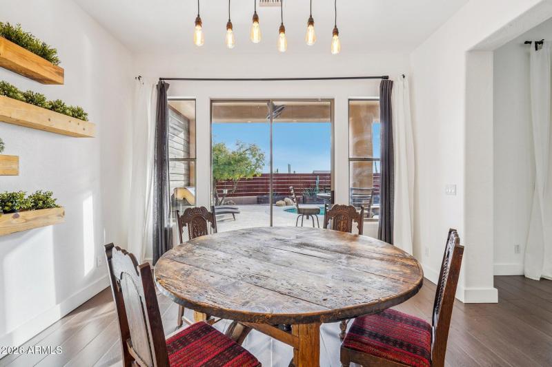 13-web-or-mls-E Mark Ln-S2301-013