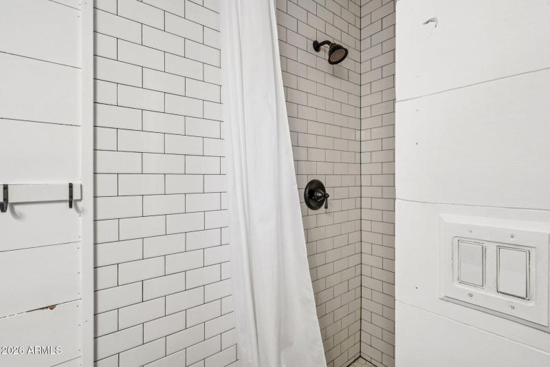 26-web-or-mls-E Mark Ln-S2301-026