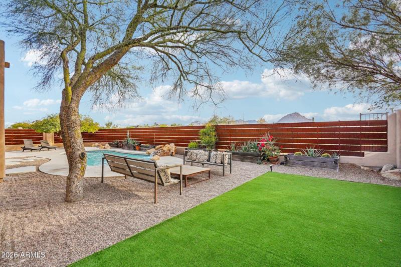 52-web-or-mls-E Mark Ln-S2301-052