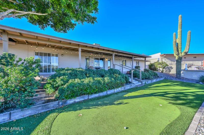 Backyard-Putting Green