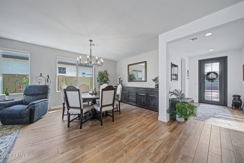 03_1330 W Via de Olivos_Entrance & Dinin