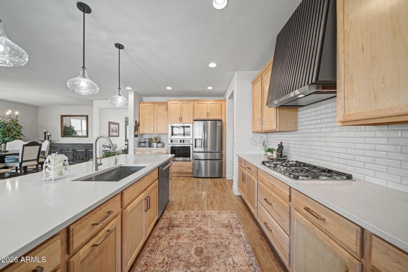 08_1330 W Via de Olivos_Kitchen