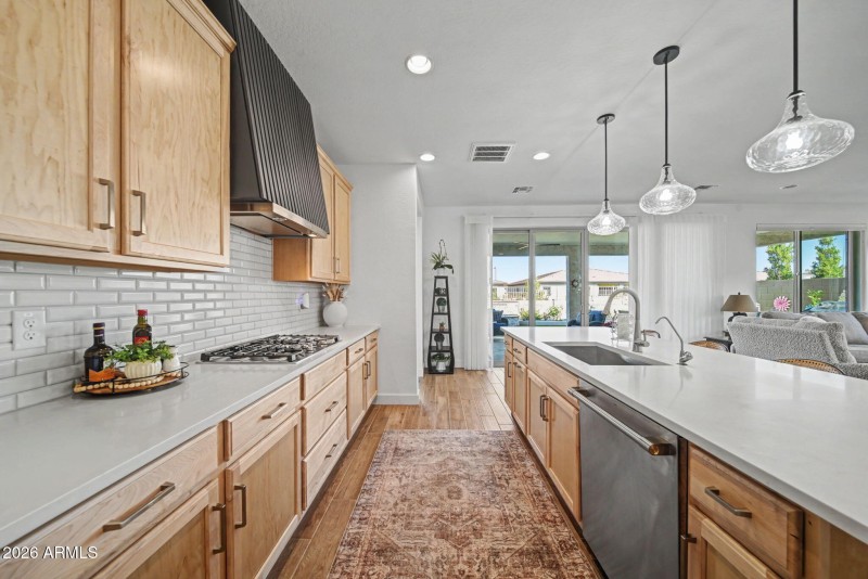 10_1330 W Via de Olivos_Kitchen 4