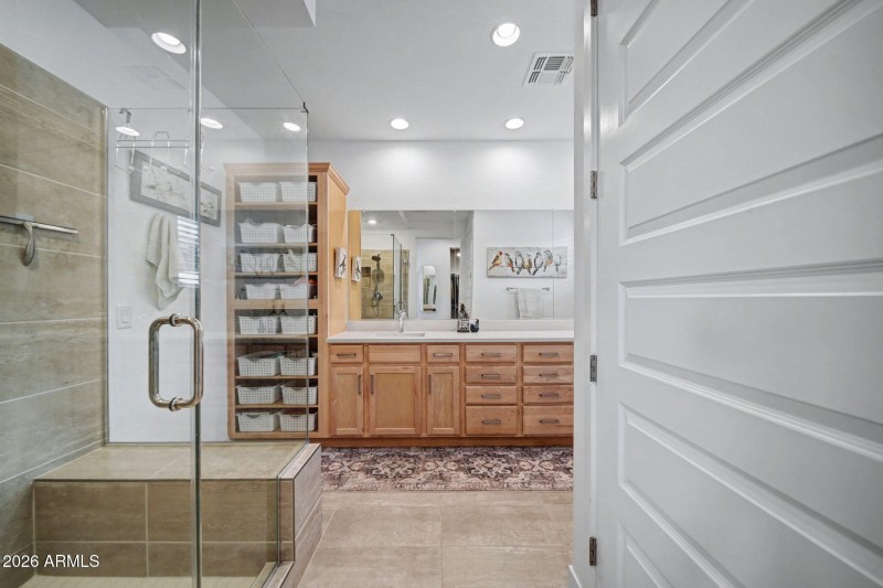 16_1330 W Via de Olivos_Primary Bath