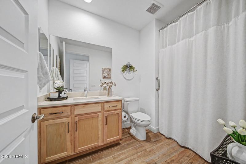 23_1330 W Via de Olivos_Second Bath