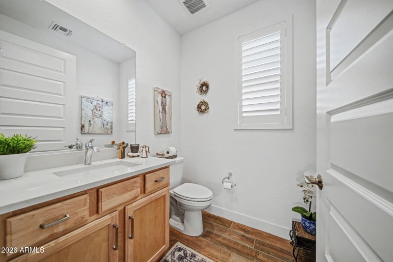 24_1330 W Via de Olivos_Half Bath