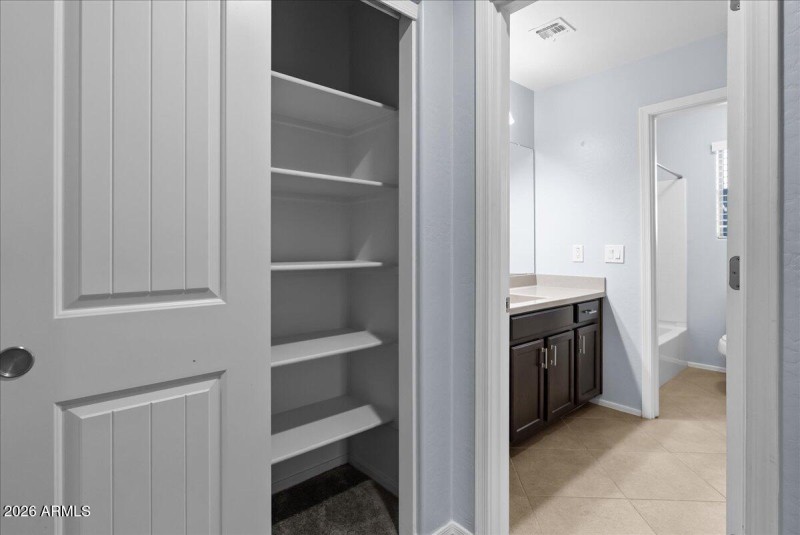 22-DesertSkyREM - 12055 W Tether Trl-20