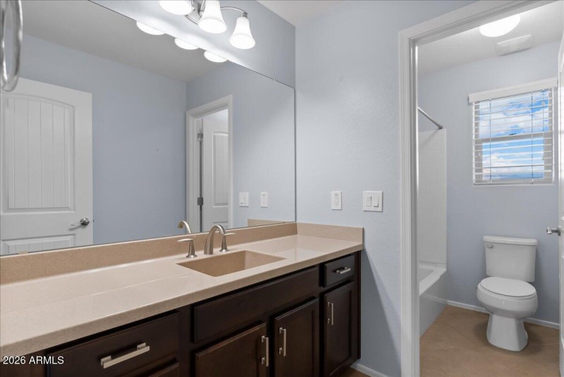 19-DesertSkyREM - 12055 W Tether Trl-17