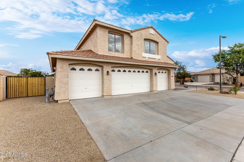 3 CAR GARAGE & RV GATE