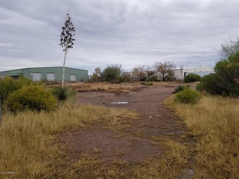 9th St warehouse parking area