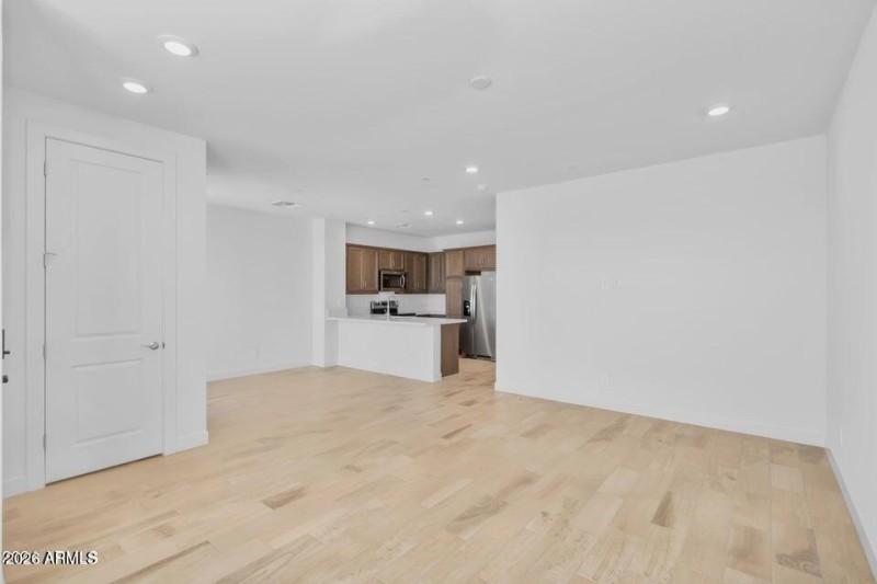 20251028175422116885000000-o