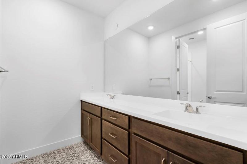 20251028175423186063000000-o