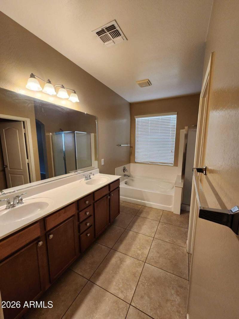 3f0a918c-8833-41b7-9d3f-be9ee5bc87ff