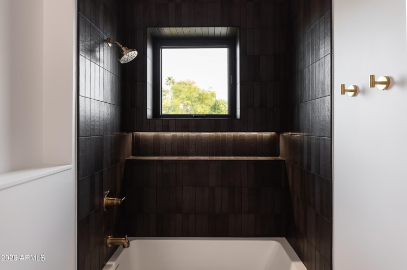 Upstairs En Suite 3 Shower