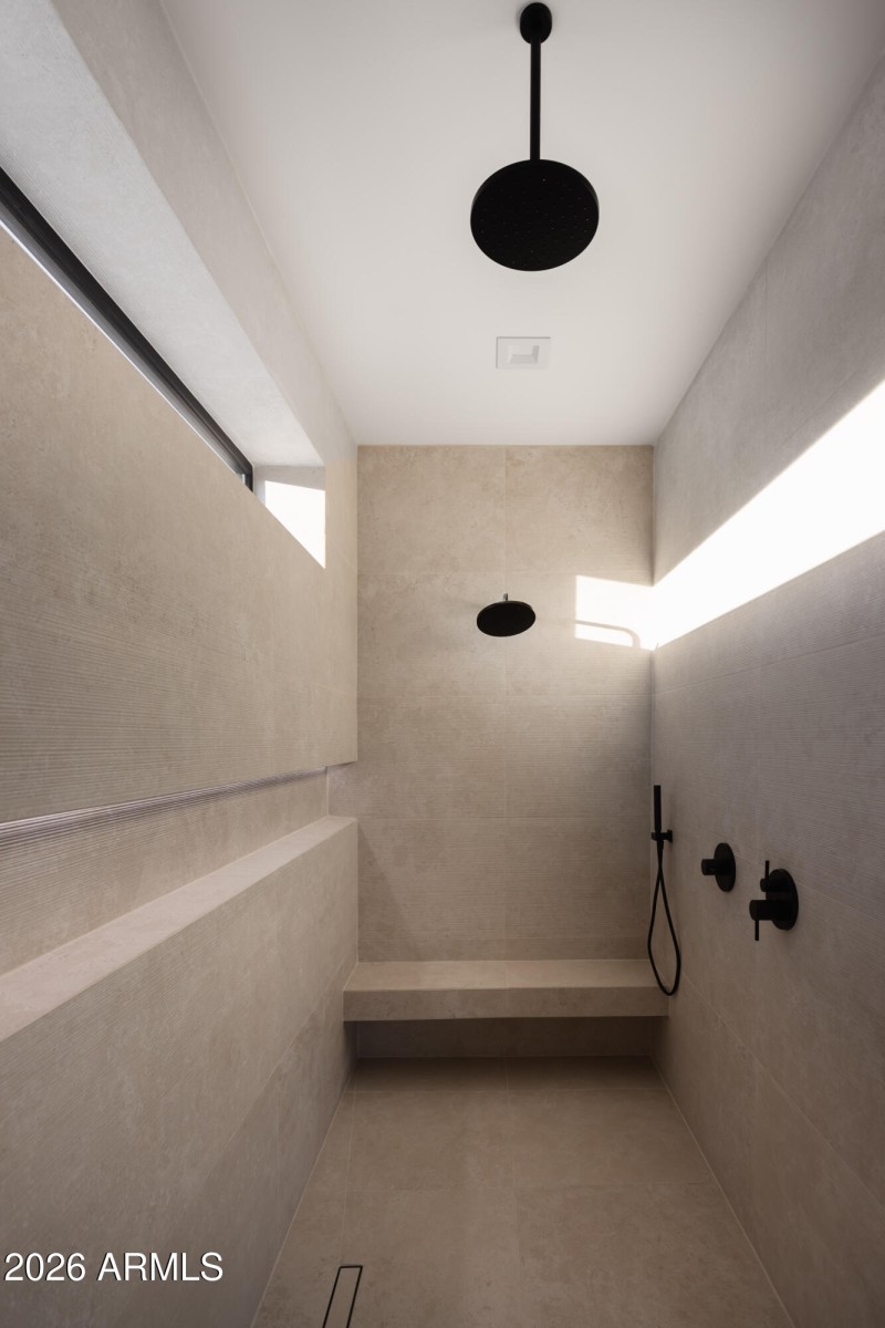 Upstairs En Suite 1 Shower