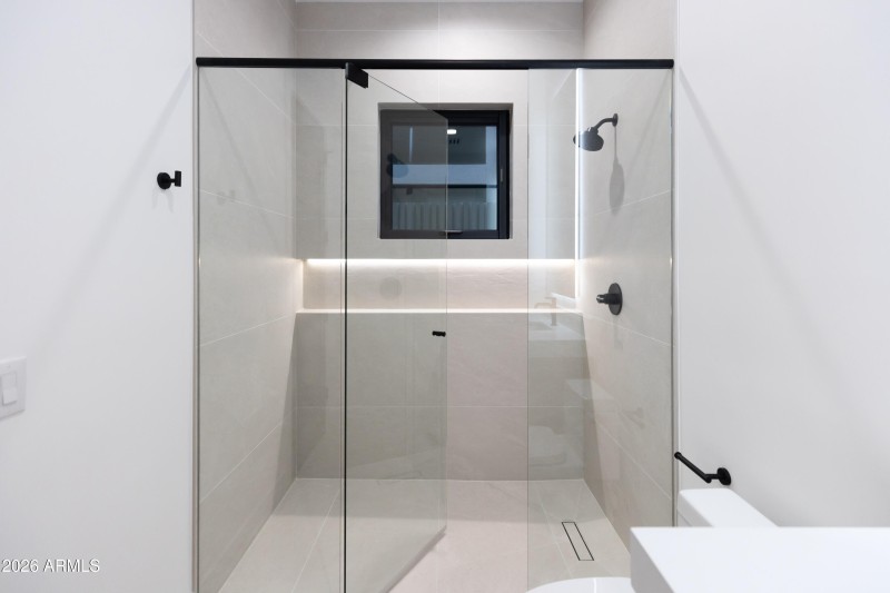 Downstairs En Suite 2