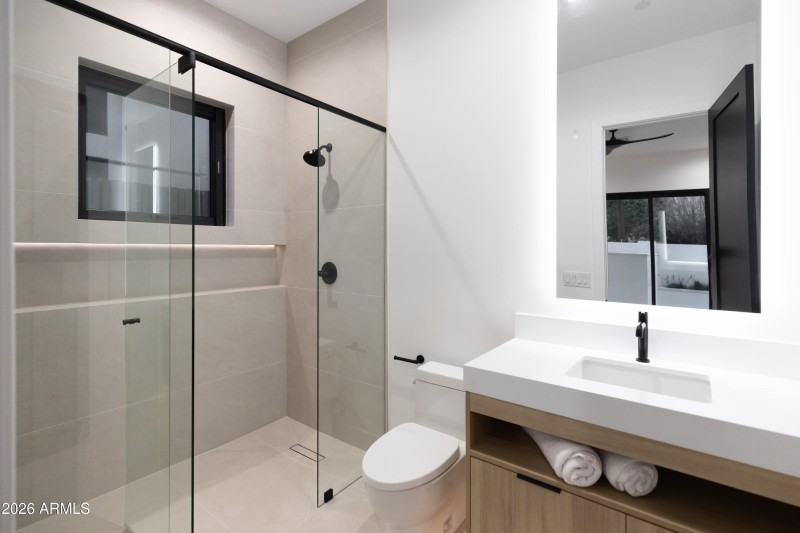 Downstairs En Suite 2