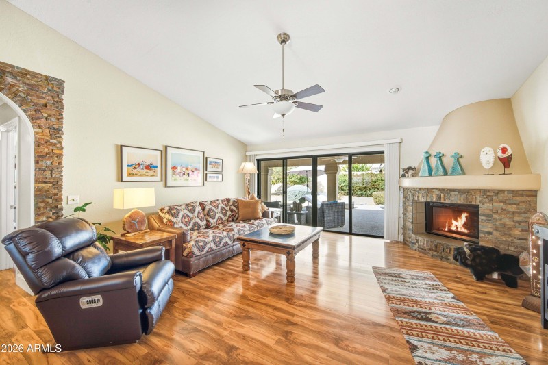 10_012_dsc_4893_with_fire