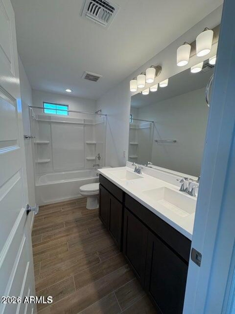 Full Bathroom 2