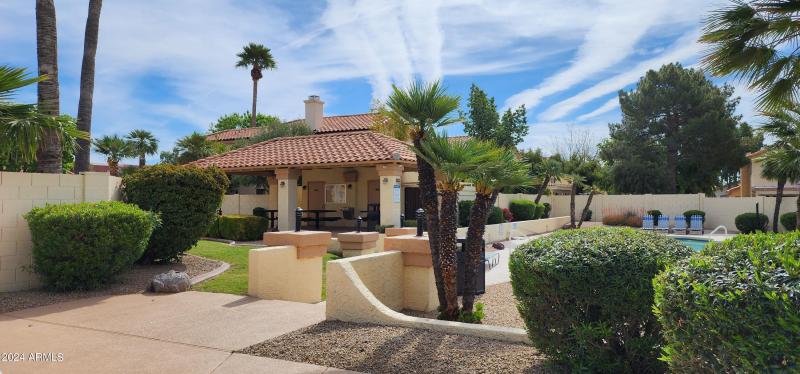 GARDEN LAKES MONOR PATIO