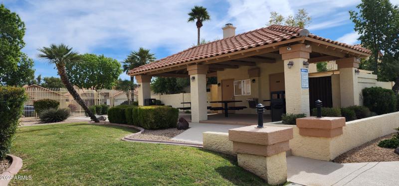 Garden Lakes patio 4