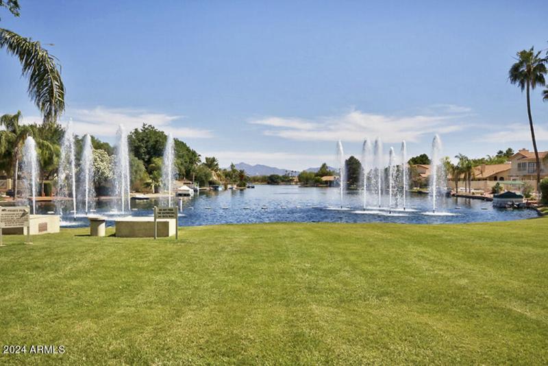 Garden lakes park area