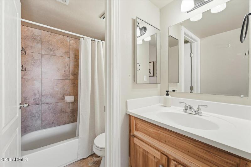 22-021-ensuite-bathroom