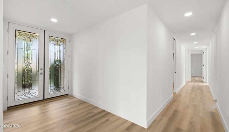 21-web-or-mls-Foyer2