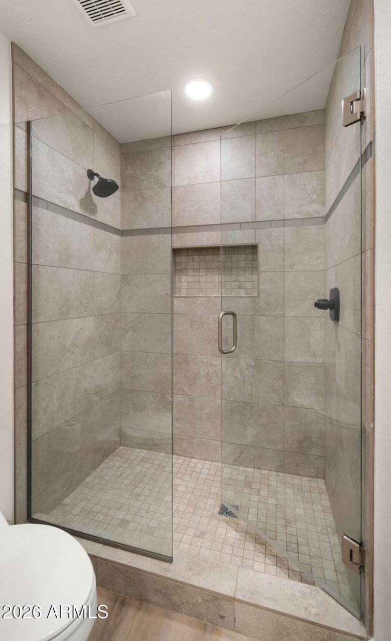 25-web-or-mls-Primary Suite1