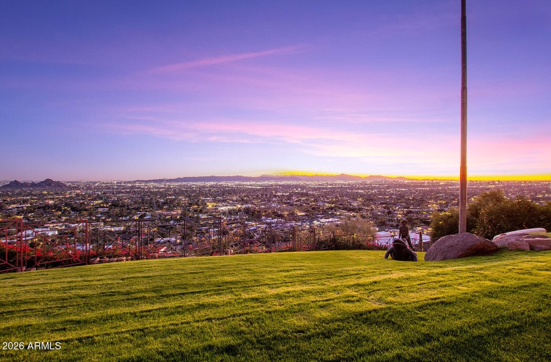 BEST VIEWS IN THE VALLEY!