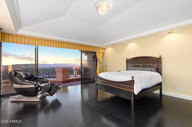 MASTER BEDROOM ALSO WITH PANORAMIC VIEWS