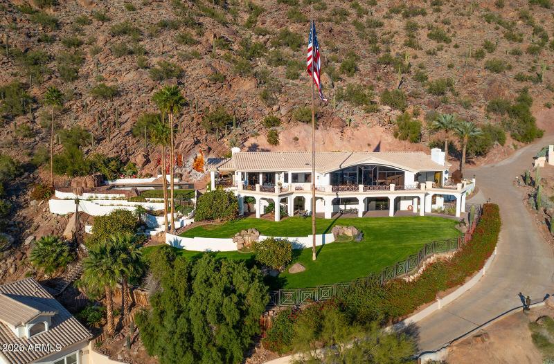 2.5 ACRES, LUSH & PRIVATE!