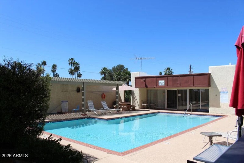 upstairs-1-bedroom-in-fairmont-gardens-c