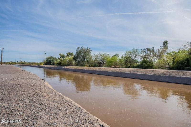 Nearby AZ Canal/miles of biking/walking
