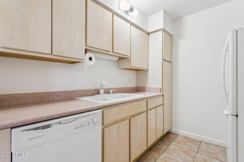 8-web-or-mls-7625-e-camelback-rd-144a