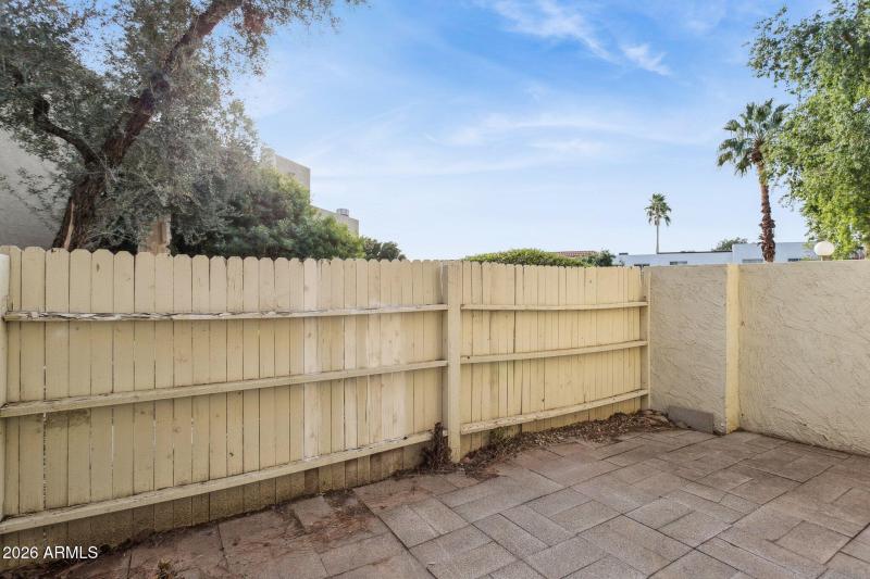 20-web-or-mls-7625-e-camelback-rd-144a