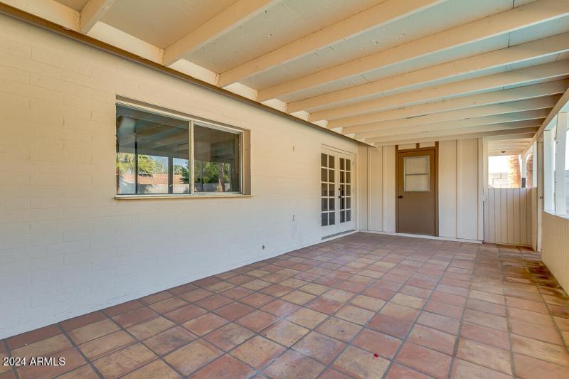 16-SCREENED IN AZ ROOM