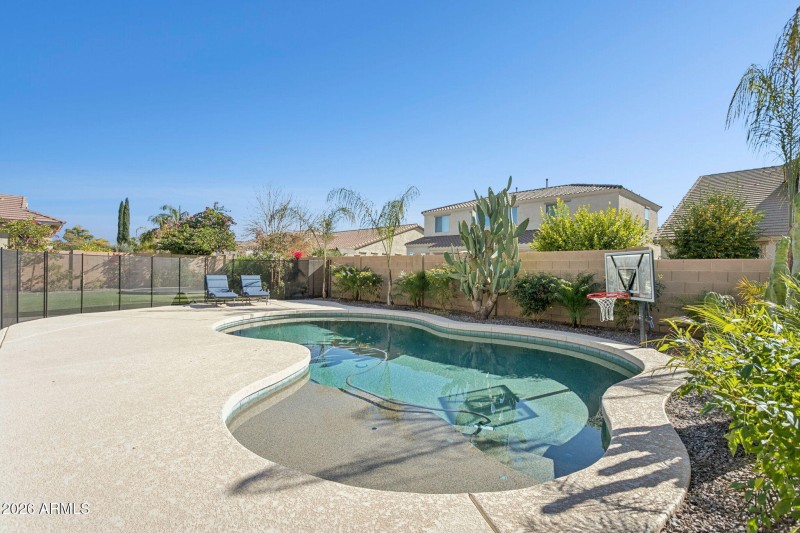 Expansive deck for easy entertaining