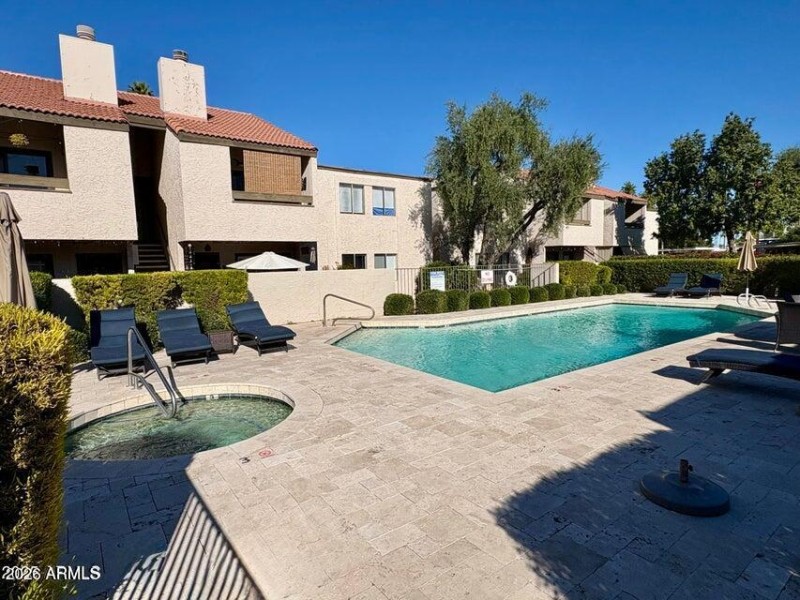 Community pool & spa