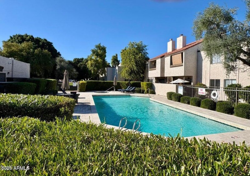 Community pool & spa