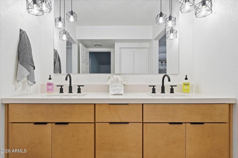 22-022-primary-bathroom