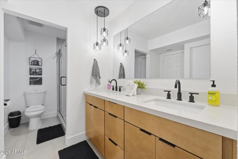 23-023-primary-bathroom