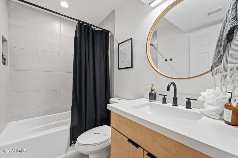 30-030-guest-bathroom