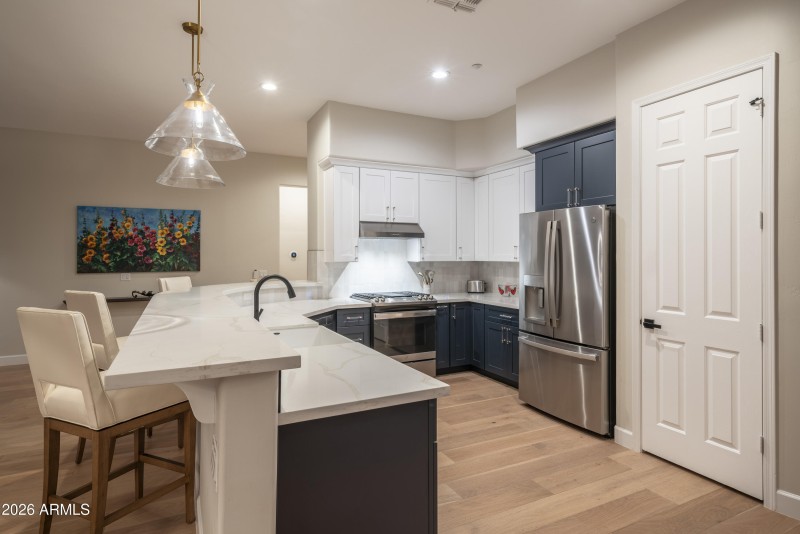 Kitchen with Breakfast Bar
