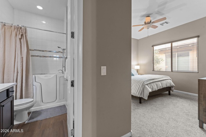 En suite guest bedroom