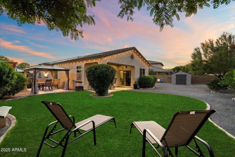 Entertainer’s Backyard Oasis