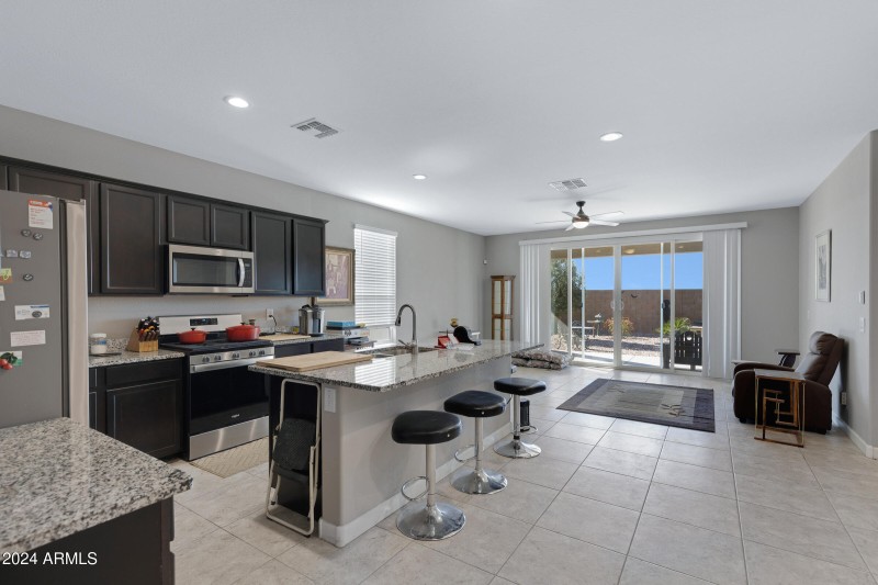 2310 N Comiskey Dr-11