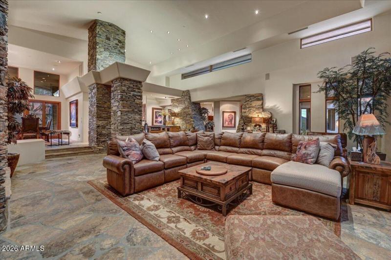 16- Expansive Entertaining